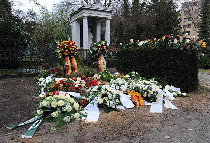 Grabstätte von Christa Wolf auf dem Dorotheenstädtischen Friedhof