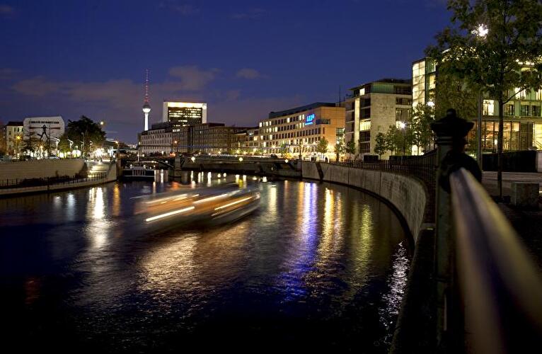 Ausflugsdampfer auf der Spree