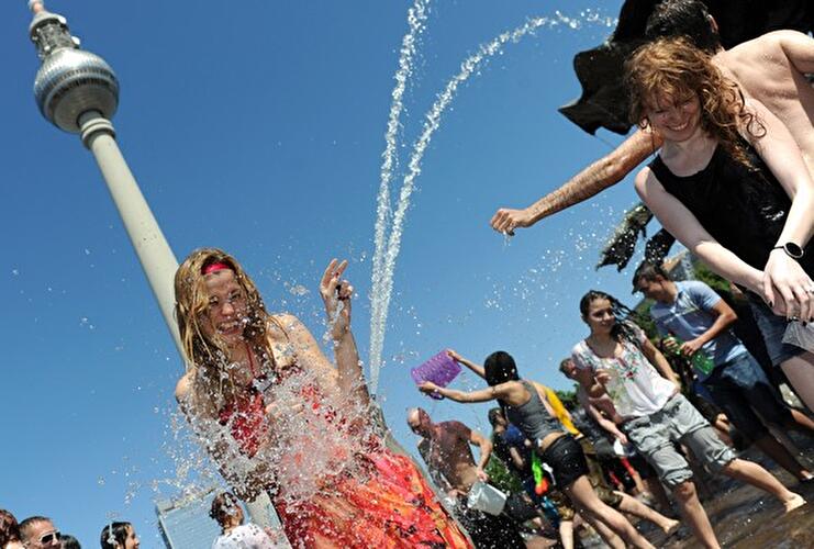 Wasserschlacht im Neptunbrunnen