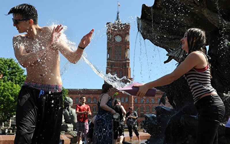 Wasserschlacht im Neptunbrunnen