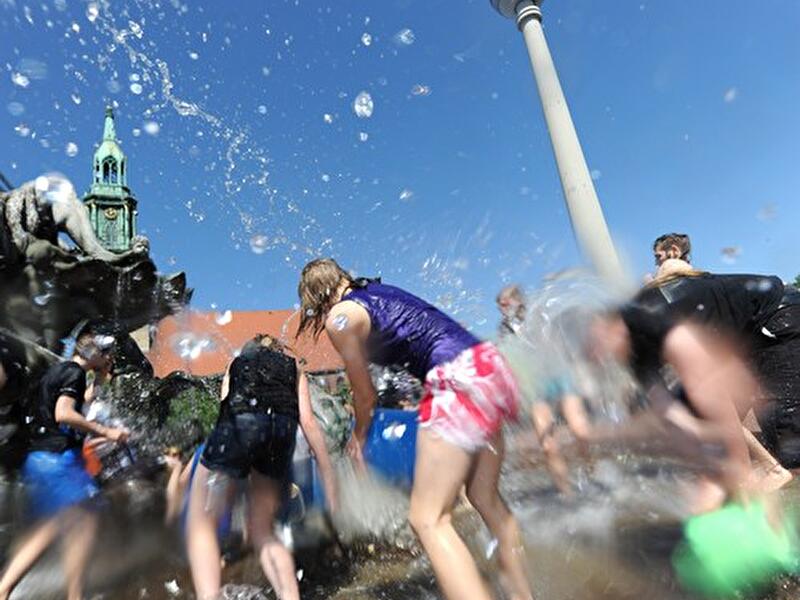 Wasserschlacht im Neptunbrunnen