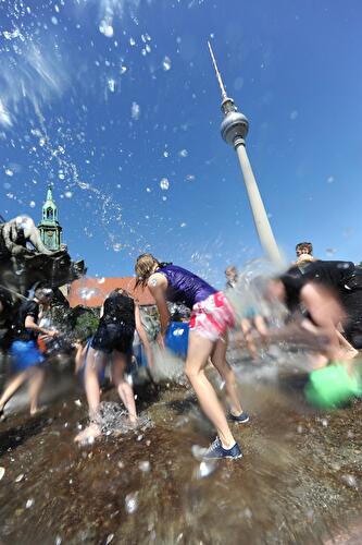 Wasserschlacht im Neptunbrunnen