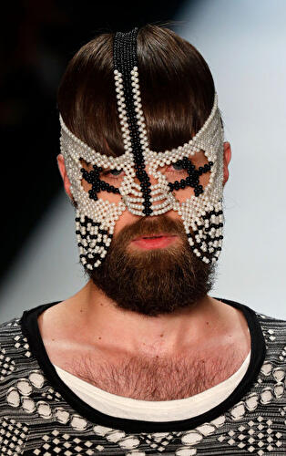 Skurrile Kreationen auf der Fashion Week