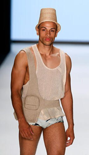 Skurrile Kreationen auf der Fashion Week