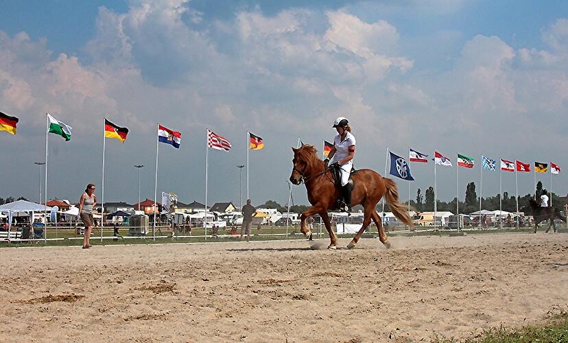 Eröffnung Ovalpferderennbahn Karlshorst  und Deutsche Jugend Islandpferd Meisterschaft 2012