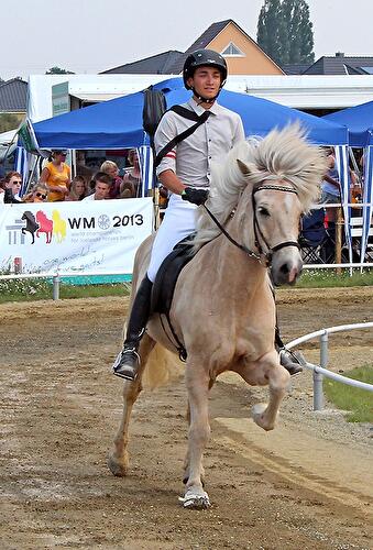 Eröffnung Ovalpferderennbahn Karlshorst  und Deutsche Jugend Islandpferd Meisterschaft 2012