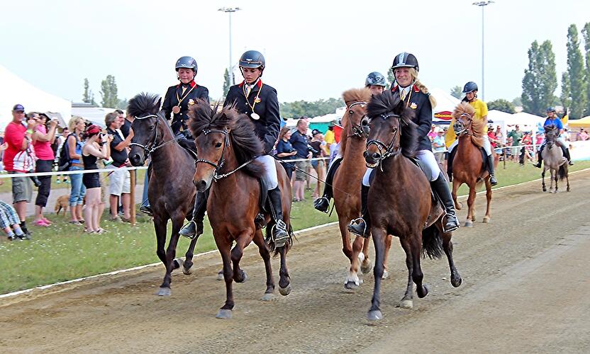 Eröffnung Ovalpferderennbahn Karlshorst  und Deutsche Jugend Islandpferd Meisterschaft 2012
