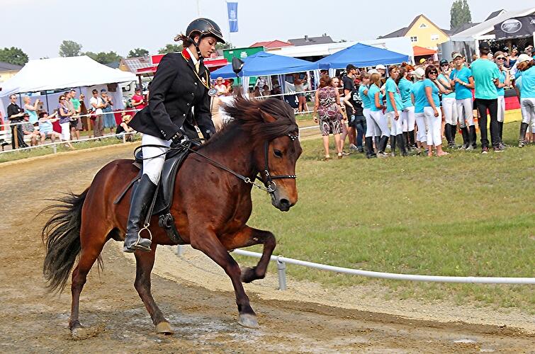 Eröffnung Ovalpferderennbahn Karlshorst  und Deutsche Jugend Islandpferd Meisterschaft 2012