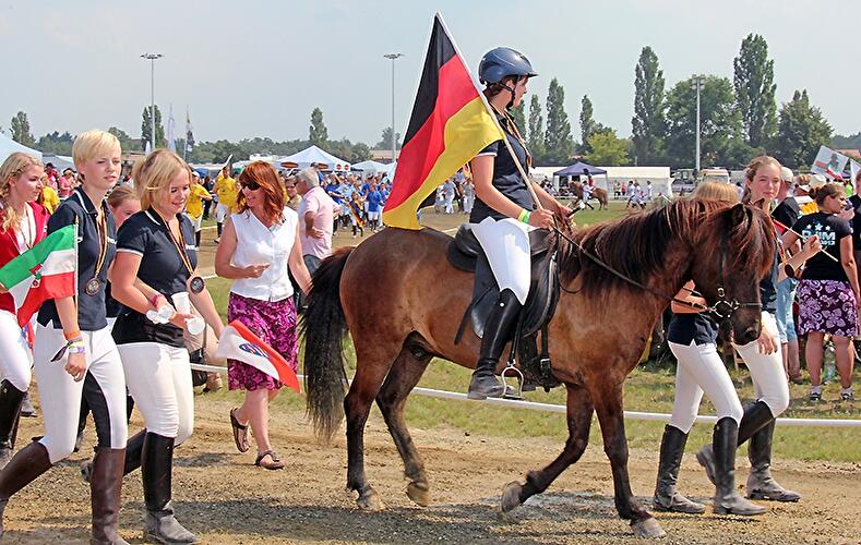Eröffnung Ovalpferderennbahn Karlshorst  und Deutsche Jugend Islandpferd Meisterschaft 2012