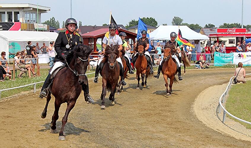 Eröffnung Ovalpferderennbahn Karlshorst  und Deutsche Jugend Islandpferd Meisterschaft 2012