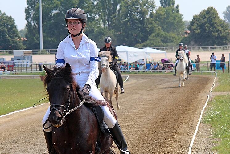 Eröffnung Ovalpferderennbahn Karlshorst  und Deutsche Jugend Islandpferd Meisterschaft 2012