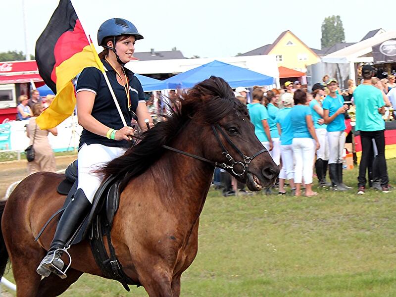 Eröffnung Ovalpferderennbahn Karlshorst  und Deutsche Jugend Islandpferd Meisterschaft 2012