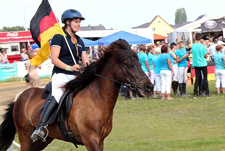 Eröffnung Ovalpferderennbahn Karlshorst  und Deutsche Jugend Islandpferd Meisterschaft 2012