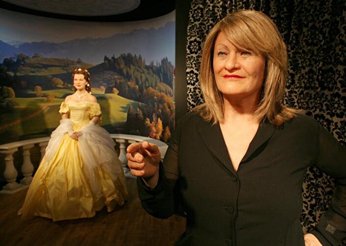 Romy Schneider als Sissi und Alice Schwarzer bei Madame Tussauds Berlin