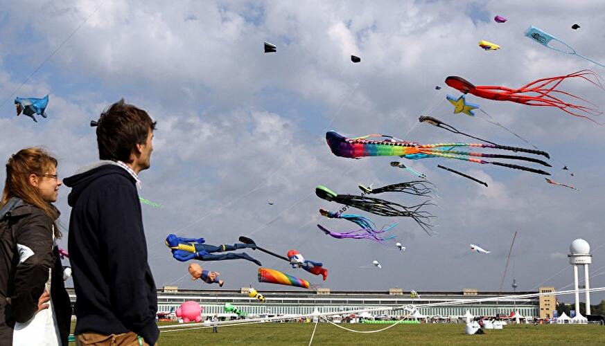 Drachenfest auf dem Tempelhofer Feld 2012