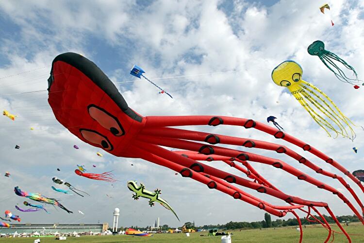 Drachenfest auf dem Tempelhofer Feld 2012