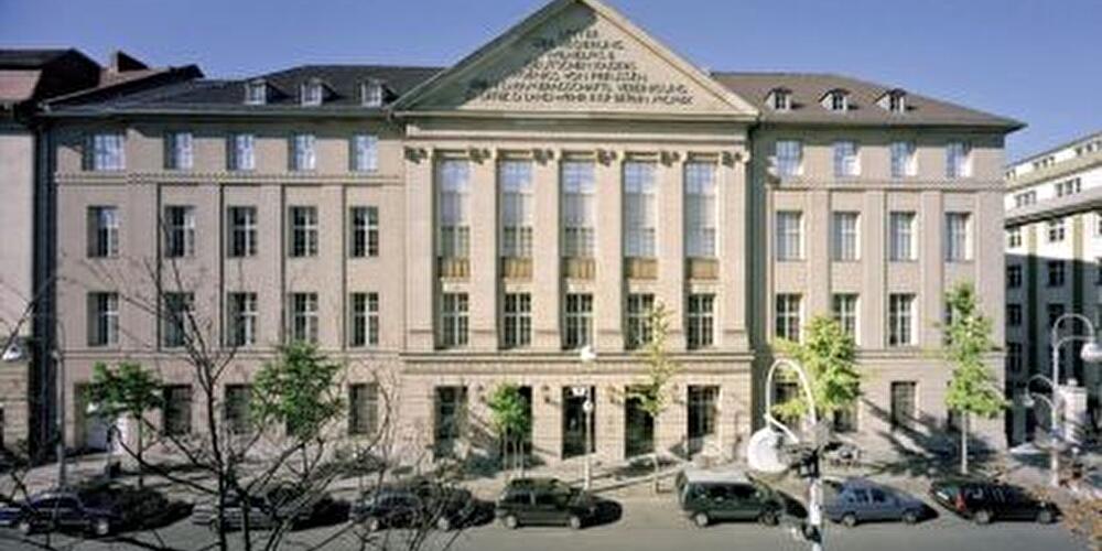 Museum für Fotografie, Helmut Newton Stiftung