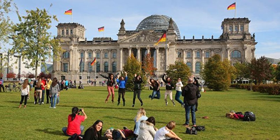 Reichstagsgebäude in Berlin im Herbst