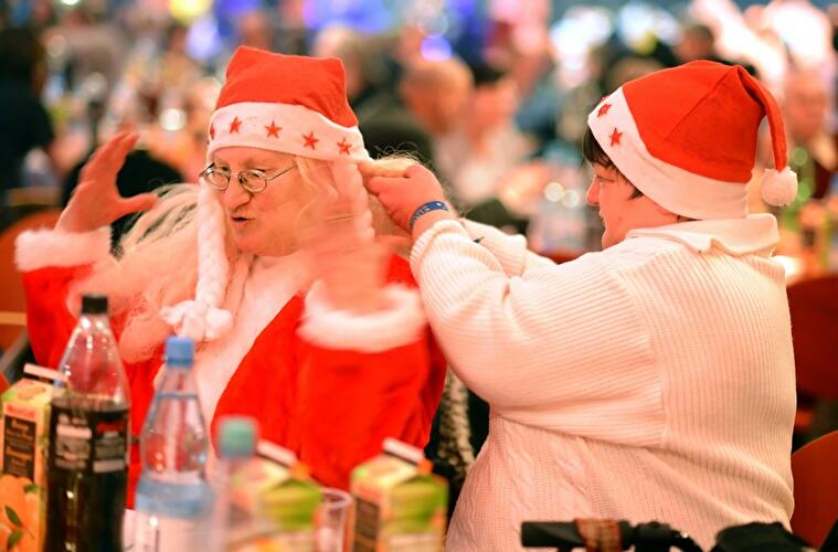 Frank Zanders Weihnachtsfeier für Obdachlose