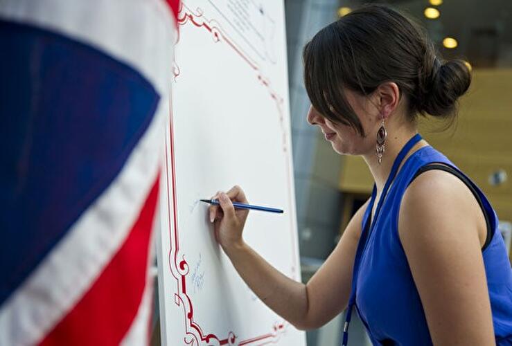 Berlin gratuliert zur Geburt des Prinzen von Cambridge