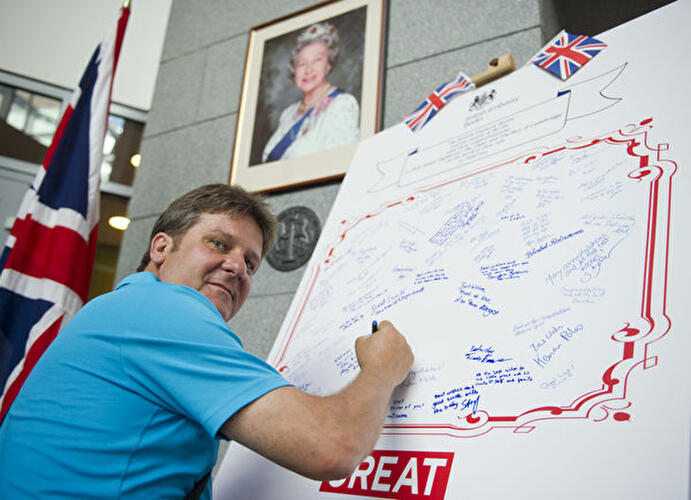 Berlin gratuliert zur Geburt des Prinzen von Cambridge