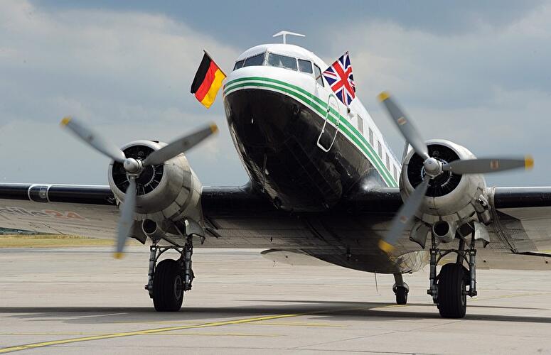 "Rosinenbomber" aus England in Schönefeld