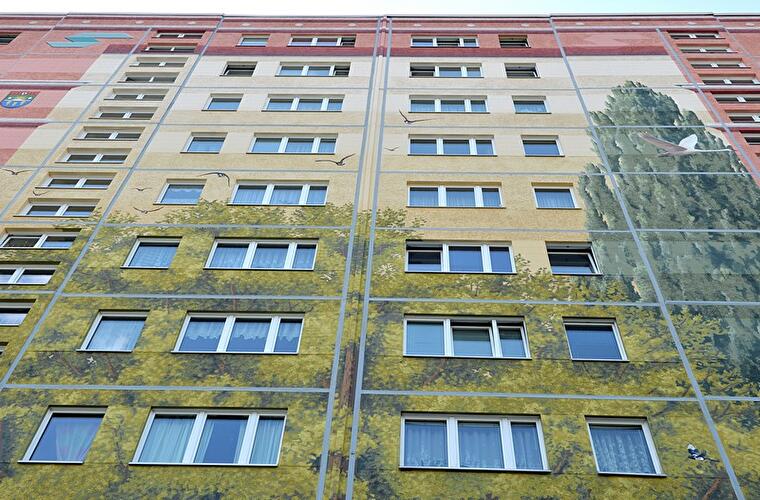 Bemaltes Wohnhaus in Berlin-Lichtenberg