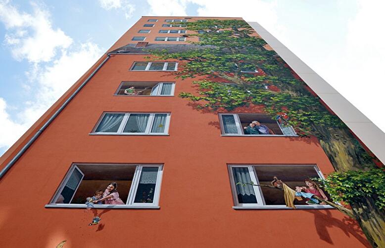 Bemaltes Wohnhaus in Berlin-Lichtenberg