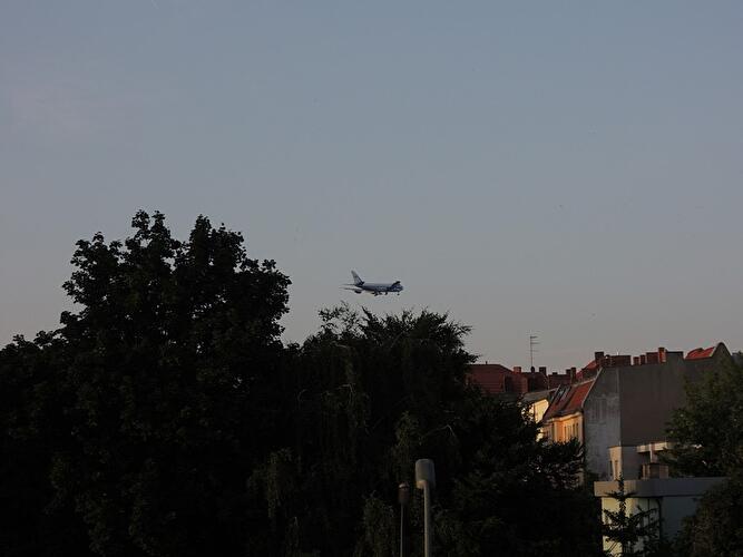 Air Force One im Anflug auf Berlin Tegel