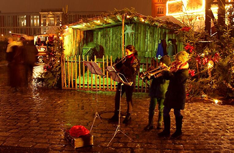 Weihnachtsmarkt am Opernpalais 2013