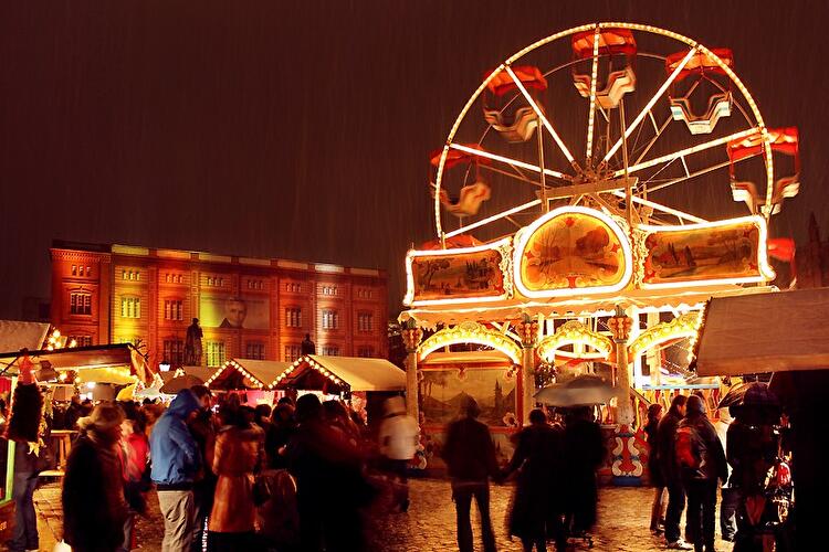 Weihnachtsmarkt am Opernpalais 2013