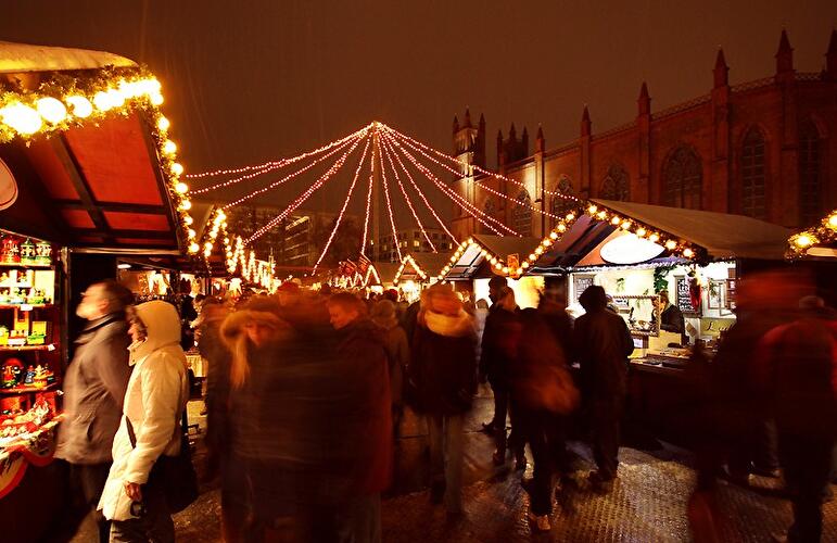 Weihnachtsmarkt am Opernpalais 2013