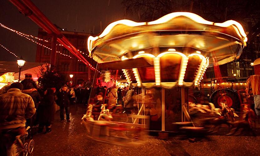 Weihnachtsmarkt am Opernpalais 2013