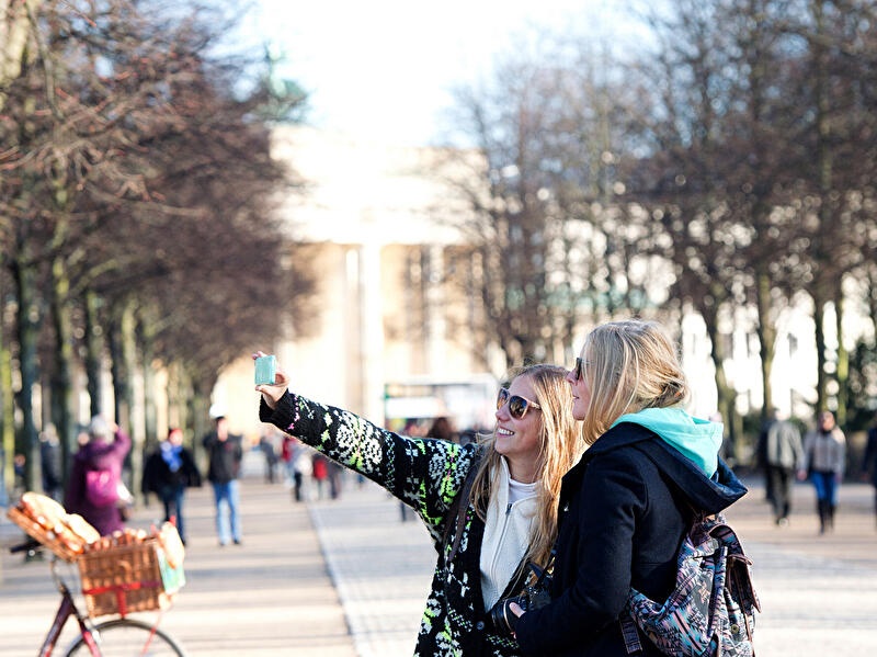 Two tourists from Italy at Brandenburg Gate