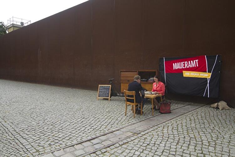 Kunstaktion: Maueramt