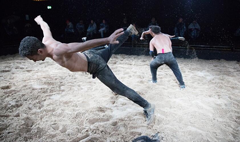 "Fallen" - Tanztheater von Sebastian Nübling und Ives Thuwis