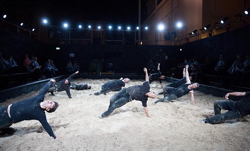 "Fallen" - Tanztheater von Sebastian Nübling und Ives Thuwis