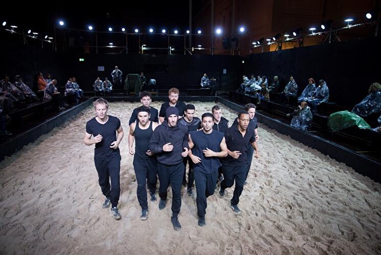 "Fallen" - Tanztheater von Sebastian Nübling und Ives Thuwis