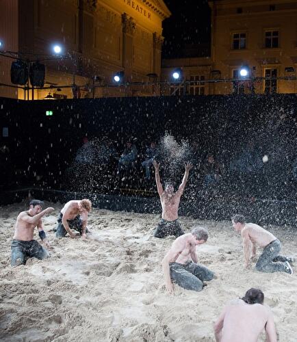 "Fallen" - Tanztheater von Sebastian Nübling und Ives Thuwis