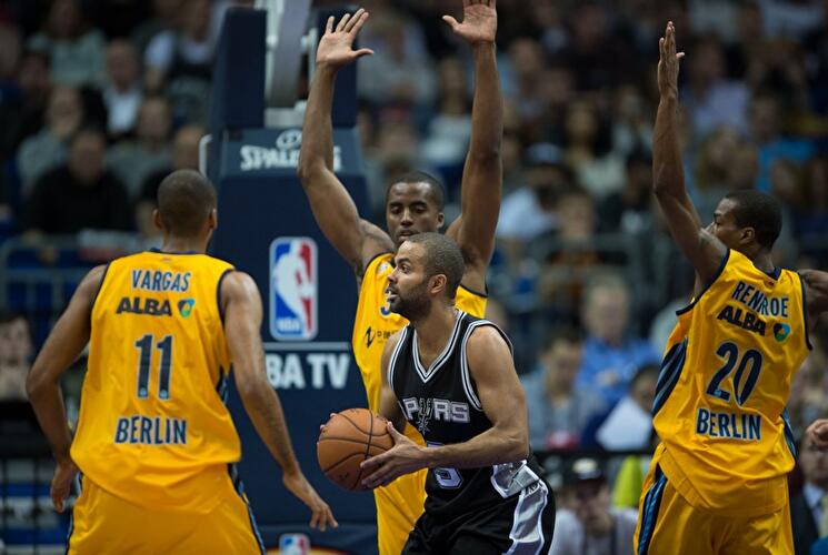 Alba schlägt Spurs