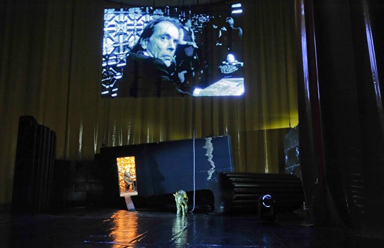 "Kaputt" in der Volksbühne