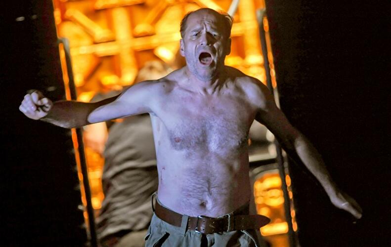 "Kaputt" in der Volksbühne