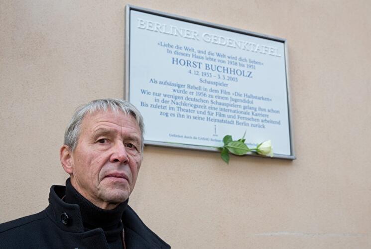 Enthüllung der Gedenktafel für Horst Buchholz