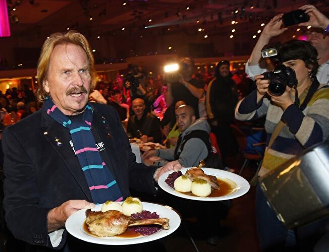 Frank Zanders Weihnachtsfeier für Obdachlose