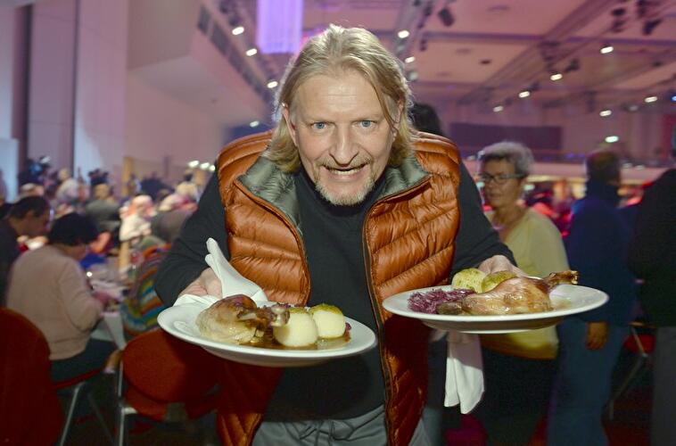 Frank Zanders Weihnachtsfeier für Obdachlose