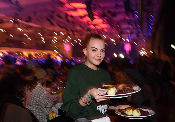 Frank Zanders Weihnachtsfeier für Obdachlose