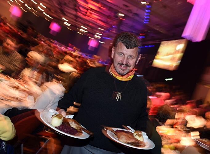 Frank Zanders Weihnachtsfeier für Obdachlose