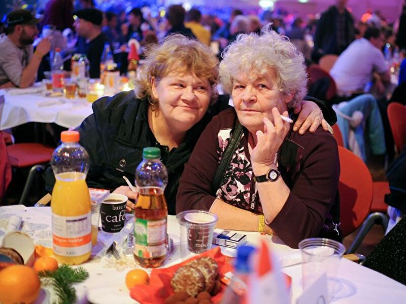 Frank Zanders Weihnachtsfeier für Obdachlose