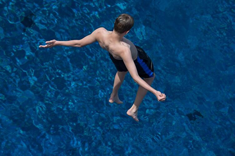 Splash Diving Contest