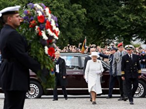 Queen in Berlin: Kanzniederlegung Neue Wache